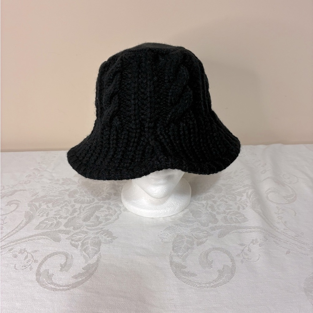 Lyla + Luxe Black O/S Bucket Hat